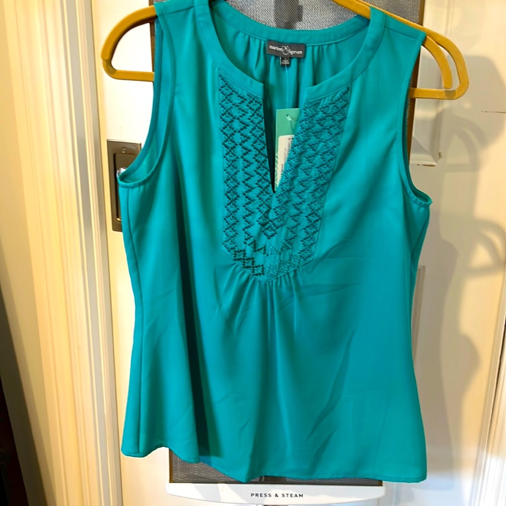 NWT MARKET & SPRUCE EMBROIDERED DETAIL TEAL TOP